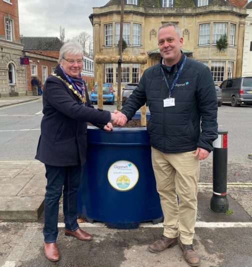 Giganet planting trees in Devizes Mayor of Devizes Cllr Peter Corbett and Paul Noonan of Giganet in front of cherry tree
