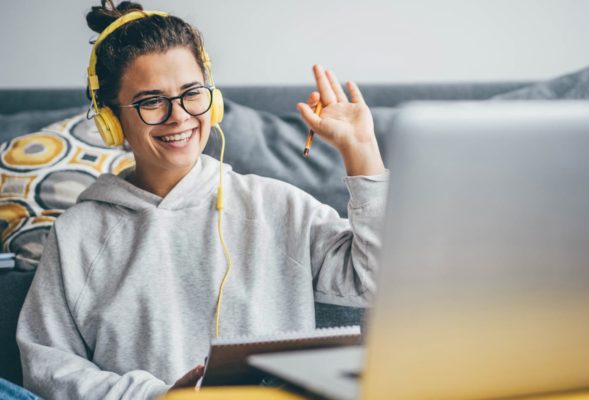 Women on laptop using full fibre broadband